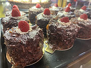 Leckere Krapfen und Kuchen am Nachmittag.... (Bild: Martin Schmitz)
